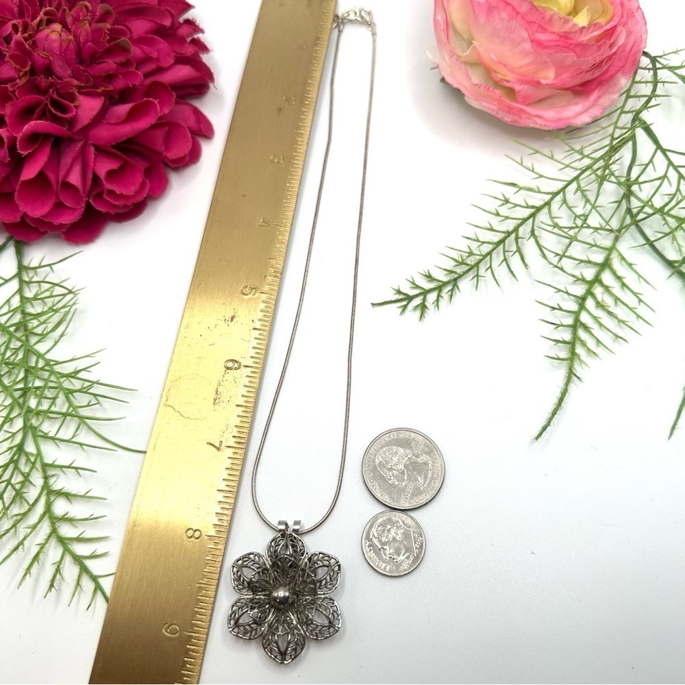NEW⚜️Blooming Flower Lace Charm Necklace - Picture 5 of 7